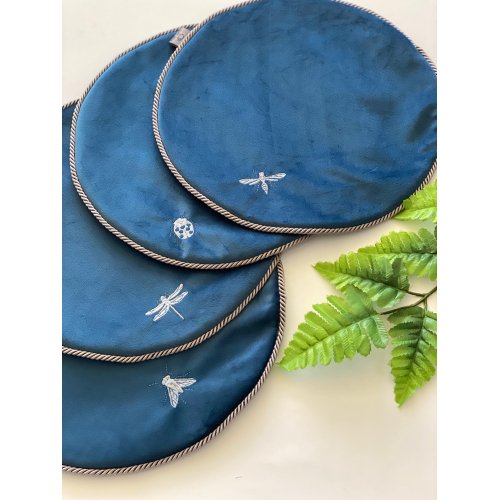 Lauakate putukatega, 4 tk